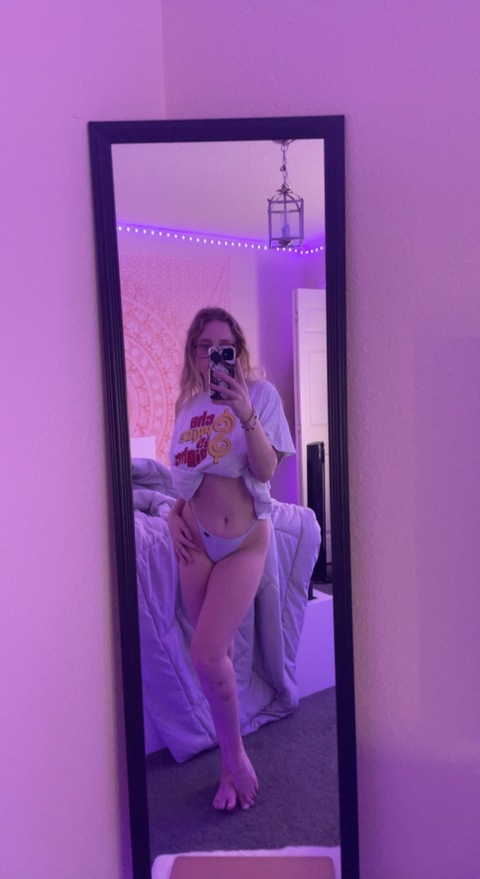 bellaschalkk onlyfans leaked picture 1