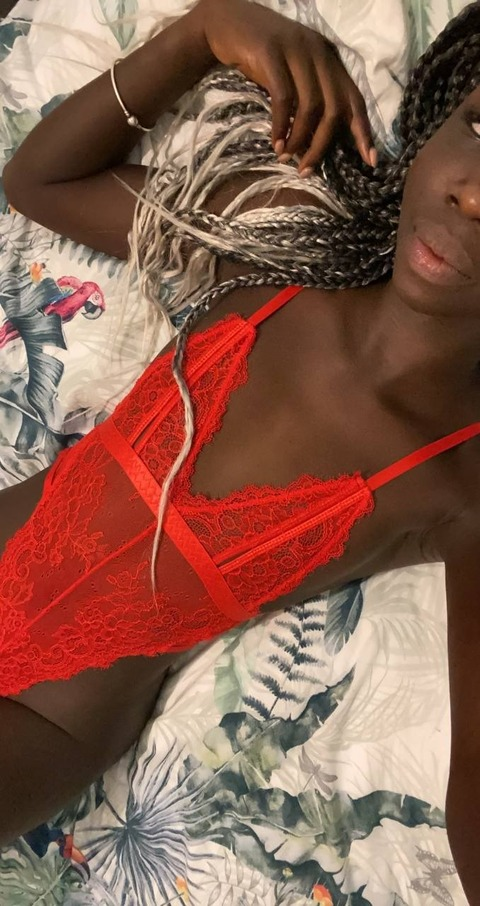 bellasimone99 onlyfans leaked picture 1