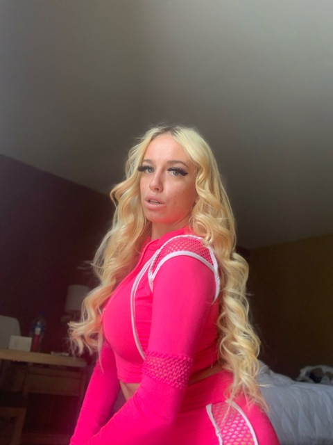 blondiejuliaxo99 onlyfans leaked picture 1