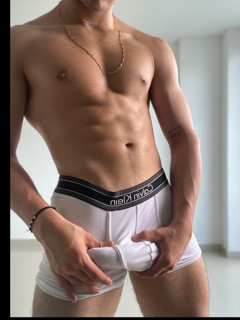 camilov19 onlyfans leaked picture 1