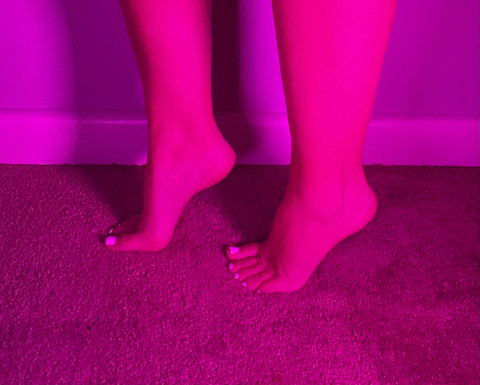 chloes_cutefeet onlyfans leaked picture 1