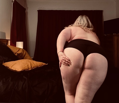 curvyqueen29 onlyfans leaked picture 1