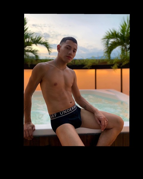 danielgonz118 onlyfans leaked picture 1