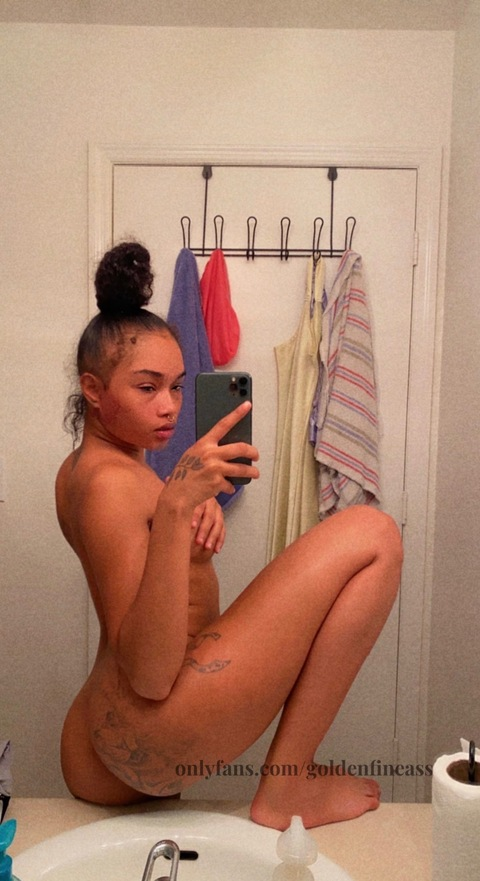 goldenfineass onlyfans leaked picture 1