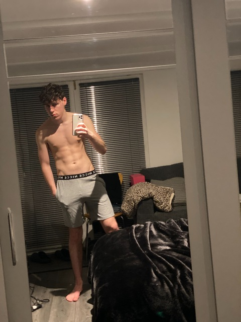 kieranisking onlyfans leaked picture 1