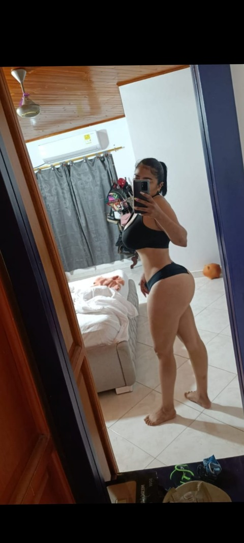 lareyna.48 onlyfans leaked picture 1