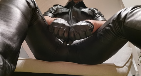 leathersmoker85 onlyfans leaked picture 1