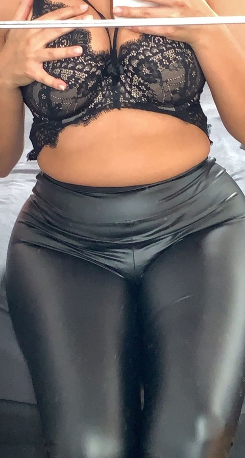 lucia4588 onlyfans leaked picture 1