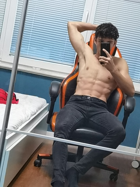 maxisshirtless onlyfans leaked picture 1