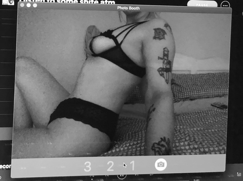 notyourhoney29 onlyfans leaked picture 1