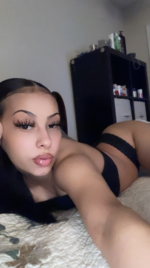 prettyasshalo onlyfans leaked picture 1