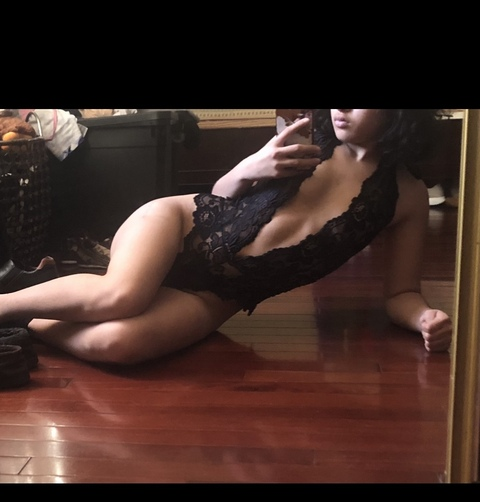 prettytittiesexplore onlyfans leaked picture 1