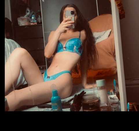 queenelizaa onlyfans leaked picture 1