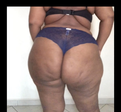 queenzeexxx onlyfans leaked picture 1