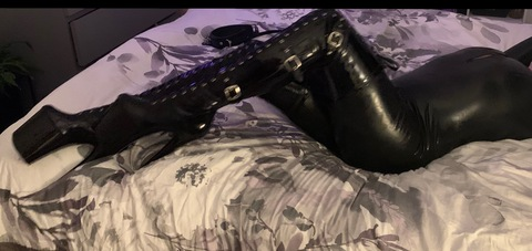 rubber_goddess21 onlyfans leaked picture 1