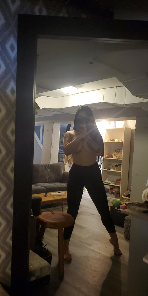 sarahbella08 onlyfans leaked picture 1