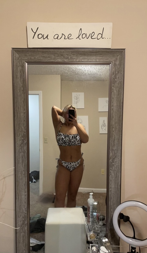 shelb2 onlyfans leaked picture 1