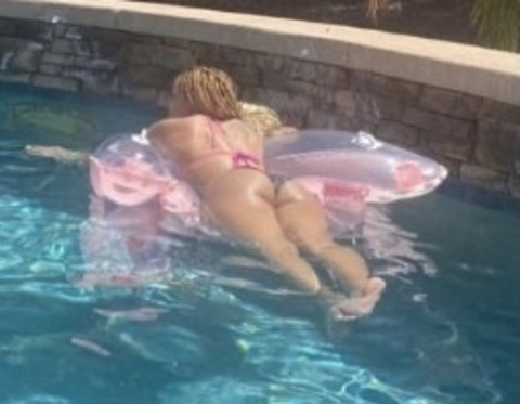 shesgoldenn onlyfans leaked picture 1