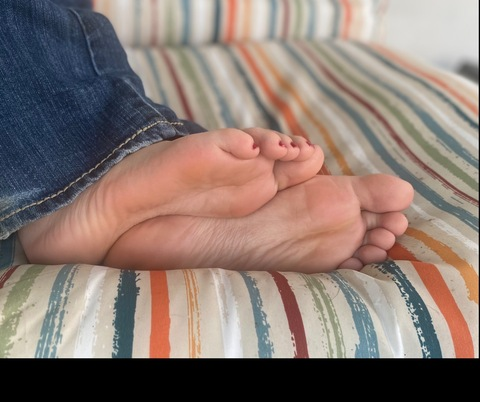 softsolesandpaintedtoes onlyfans leaked picture 1
