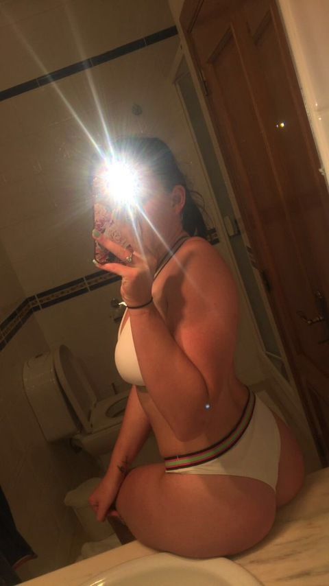 tashahubb onlyfans leaked picture 1