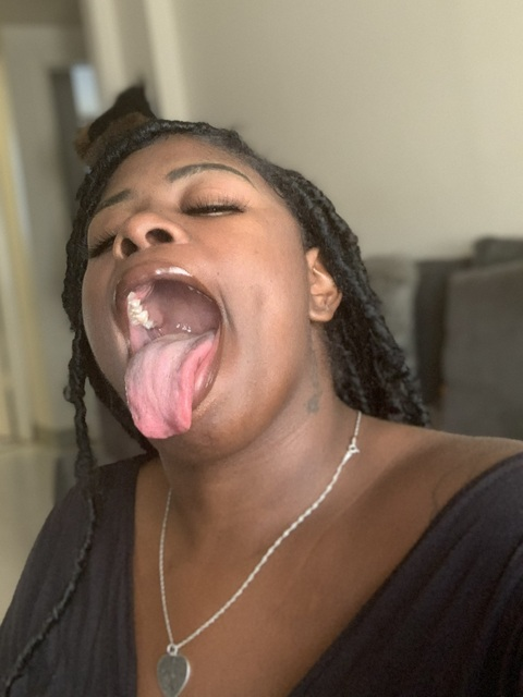 thickchocolatebunni onlyfans leaked picture 1