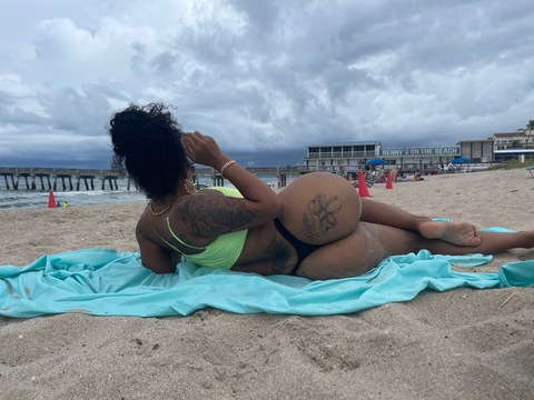thickdominicanfl onlyfans leaked picture 1
