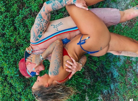 travelcouple13 onlyfans leaked picture 1