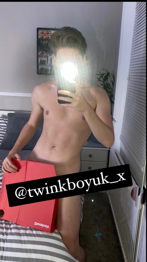 twinkboyukxl onlyfans leaked picture 1